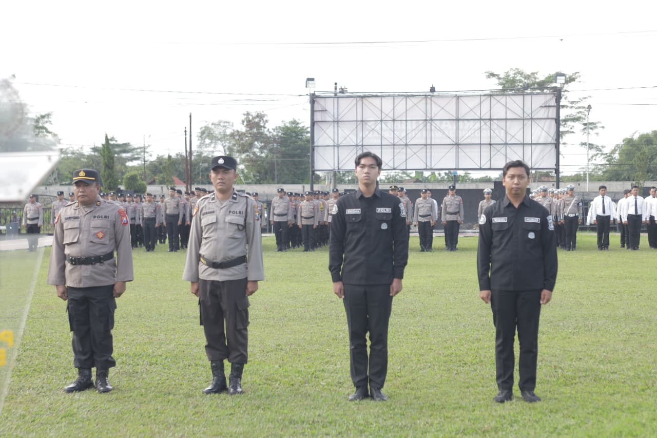 Polres Blitar Gelar Apel Jam Pimpinan dan Berikan Penghargaan kepada Anggota Berprestasi - Patriapos