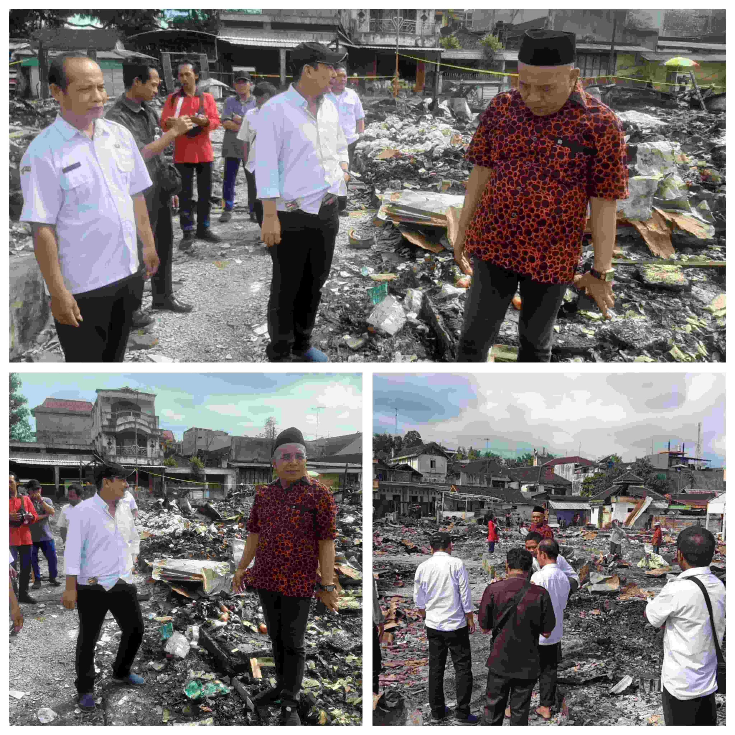 Anggota DPRD Kabupaten Blitar Budi Susila Jaya melakukan koordinasi persiapan pembersihan sisa puing kebakaran pasar, Agustus 2025.