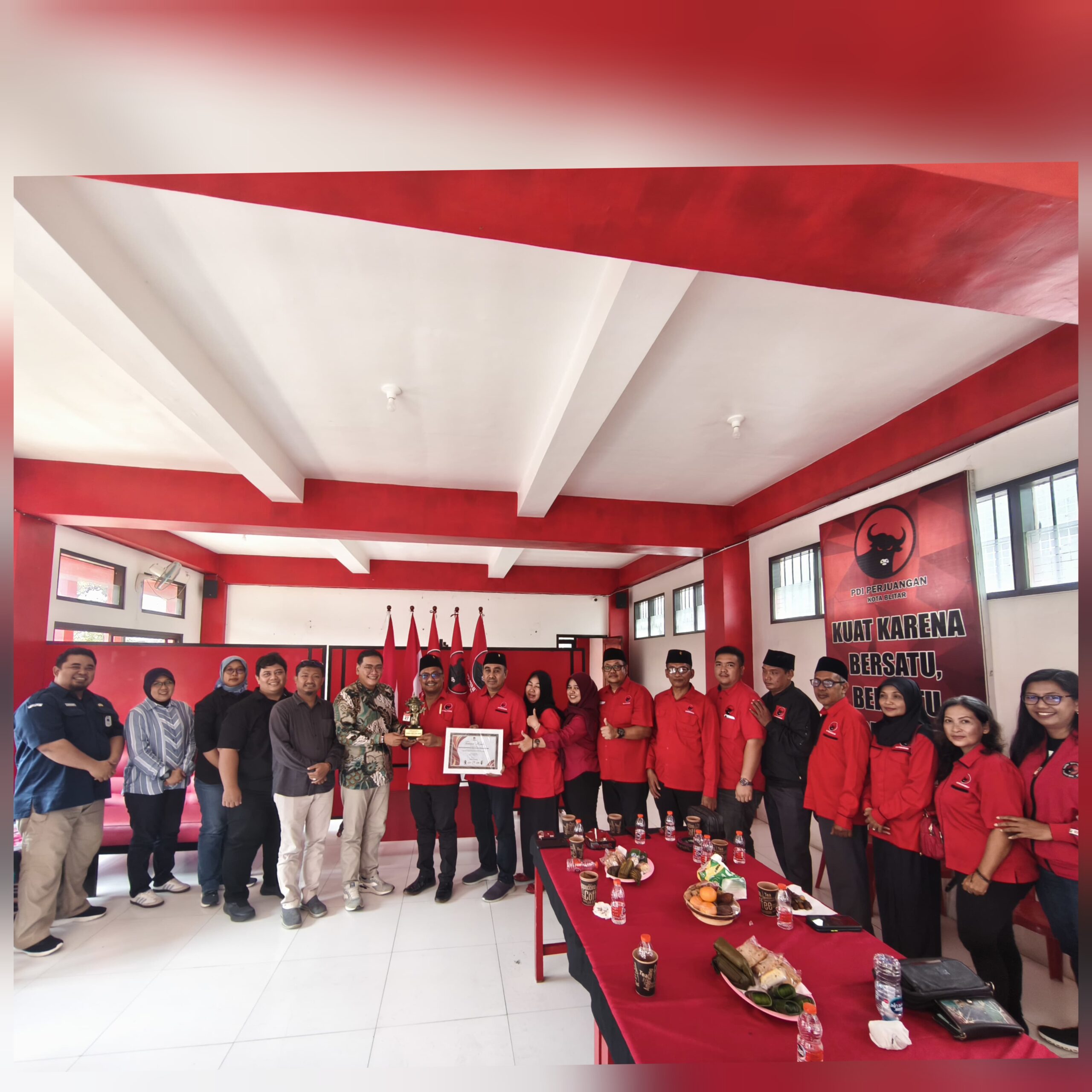 DPC dan Fraksi PDI Perjuangan DPRD Kota Blitar menerima kunjungan KPU Kota Blitar untuk penguatan koordinasi kelembagaan pasca Pilkada.