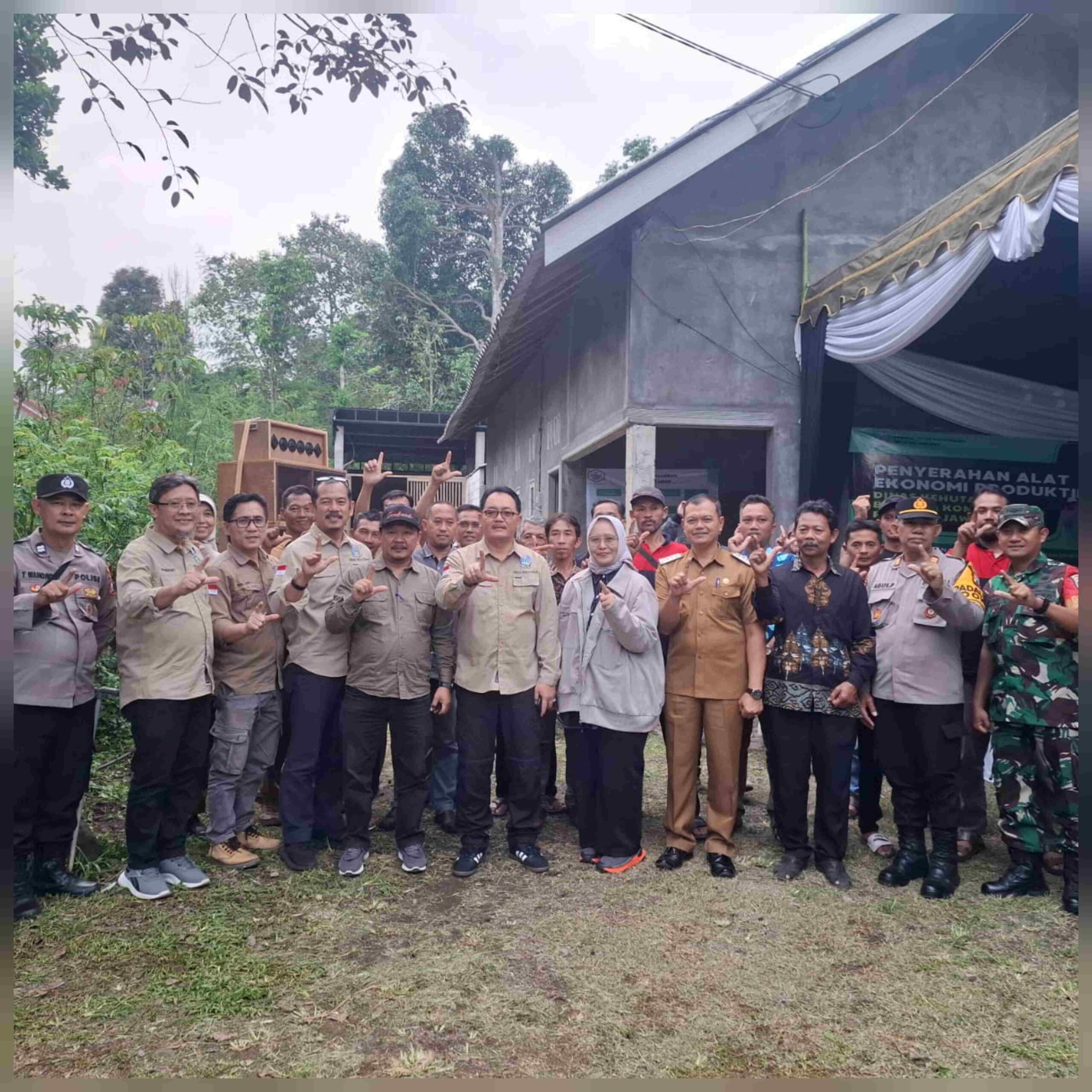 Dokumentasi kegiatan anggota Fraksi PDIPDPRD Provinsi Jatim, Erma Susanti 