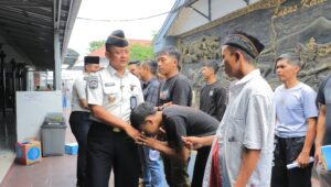 Program Integrasi Berdampak Signifikan Tekan Overkapasitas, 16 Warga Binaan Lapas Blitar Bebas - Patriapos