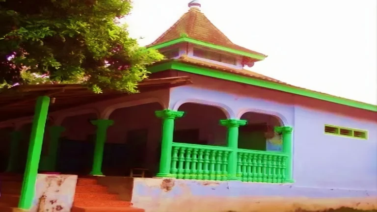 Masjid Al Faqih, pusat Pasulukan Tarekat Naqsyabandiyah di Dukuh Bandung, Tlogo, Kanigoro, Blitar