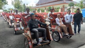 Sebanyak 200 tukang becak di Kabupaten Blitar menerima bantuan becak listrik, program inisiatif Presiden Prabowo Subianto untuk meringankan pekerjaan pengemudi becak, khususnya yang sudah berusia lanjut.