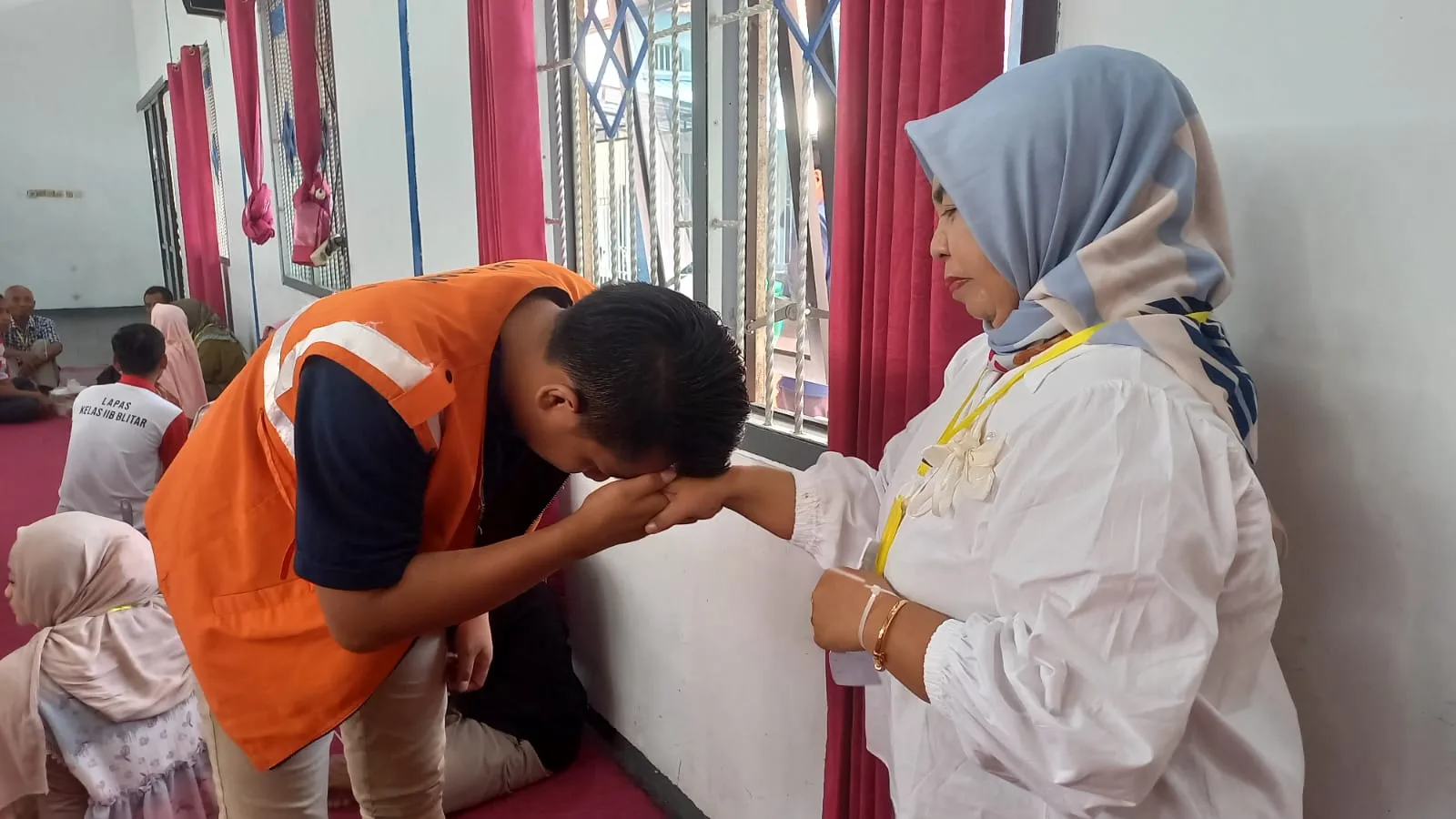 Warga binaan dan keluarga bertemu dalam suasana Lebaran penuh kehangatan.