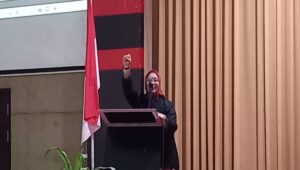 Erma Susanti saat menyampaikan materi literasi digital kepada peserta di Kota Blitar, Sabtu (18/4/2026).