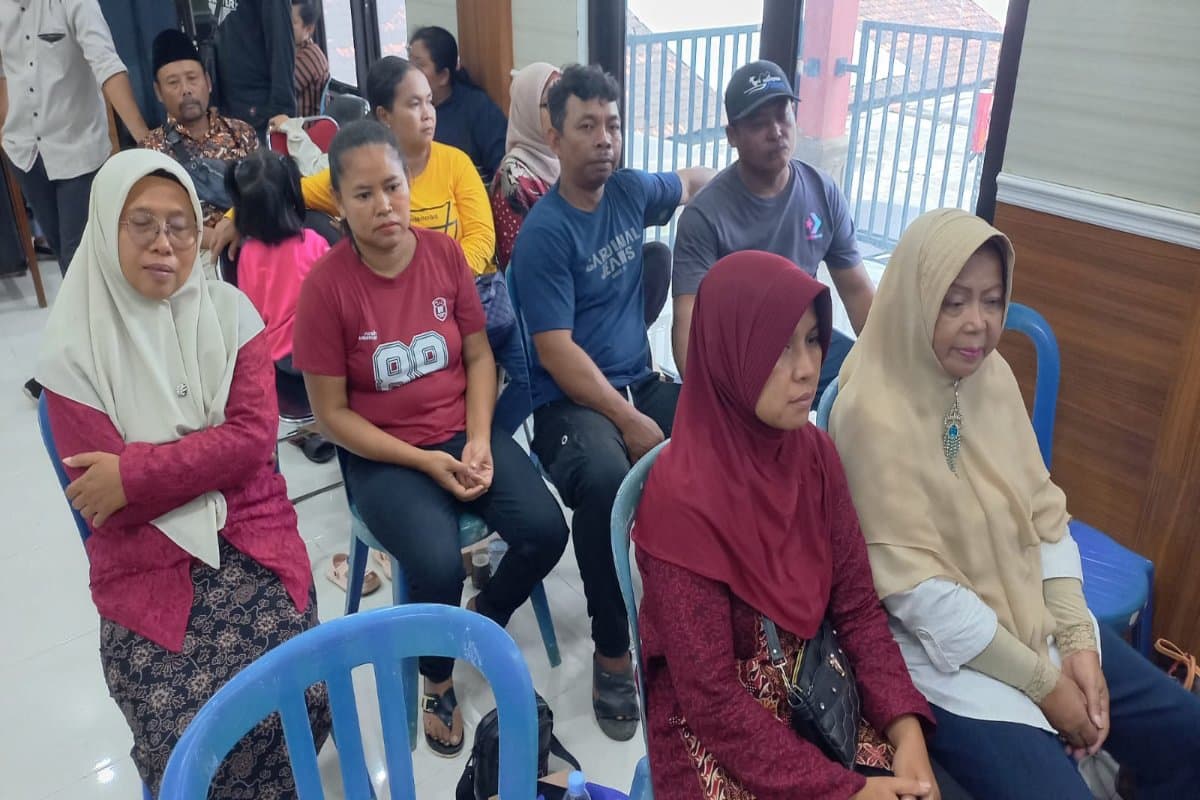 Peserta UMKM perikanan mengikuti bimbingan teknis kewirausahaan dengan antusias.