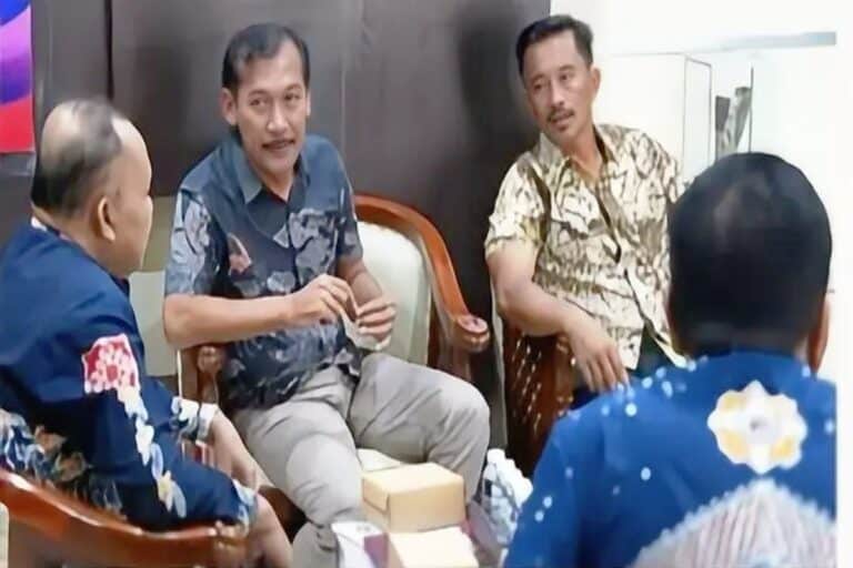 Nugroho Bayu Laksono berdialog dengan jajaran perangkat daerah saat kunjungan kerja Komisi I DPRD Kabupaten Blitar, Kamis (23/04/2026).