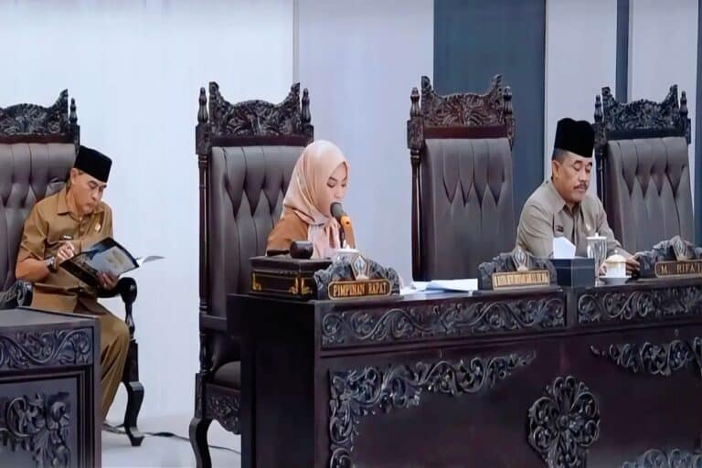 Patriapos Suasana Rapat Paripurna DPRD Kabupaten Blitar saat pembahasan LKPJ 2025 dan pembentukan Pansus.