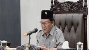 Supriadi saat memimpin Rapat Paripurna DPRD Kabupaten Blitar dalam agenda penyampaian LKPJ Bupati Tahun 2025, Senin (30/03/2026).