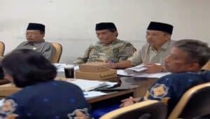 Suasana rapat kerja Pansus LKPJ DPRD Kabupaten Blitar dalam pembahasan LKPJ Bupati Blitar Tahun Anggaran 2025 di Ruang Komisi II DPRD, Kamis (16/4/2026).