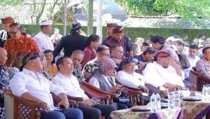 Pimpinan dan Anggota Komisi IV DPRD Kabupaten Blitar saat menghadiri kegiatan Dharma Santi Hari Raya Nyepi Tahun Baru Saka 1948 di Taman Wisata Vialor, Wlingi, Minggu (19/4/2026).
