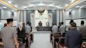 Suasana rapat paripurna DPRD Kabupaten Blitar saat penyampaian laporan hasil pembahasan Pansus LKPJ Bupati Blitar Tahun 2025 di Graha Paripurna DPRD, Jumat (24/4/2026).