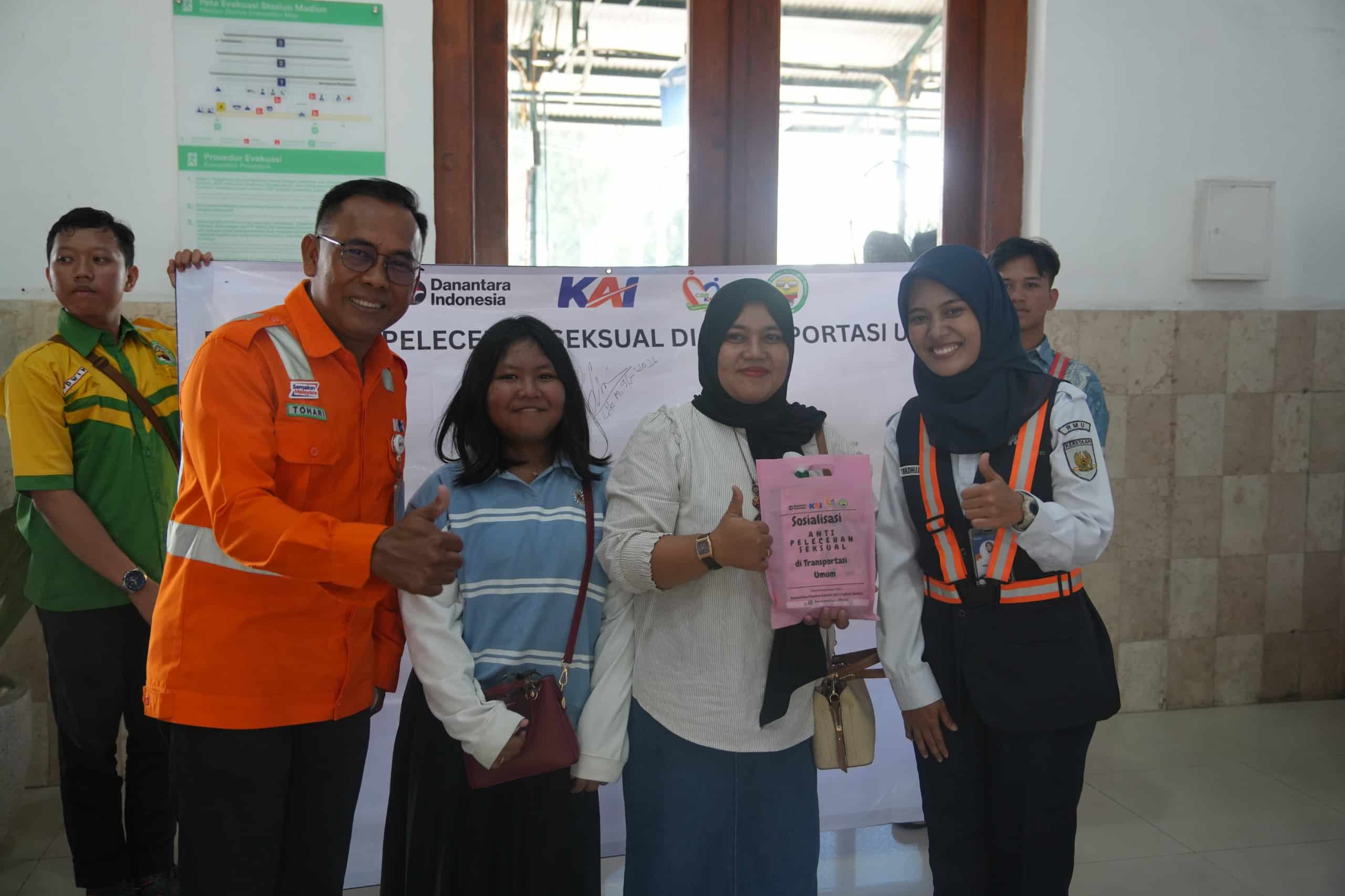 Wujudkan Ruang Publik Aman, KAI Daop 7 Madiun Gandeng Komunitas Pencinta KA Gelar Kampanye Anti Pelecehan Seksual - Patriapos