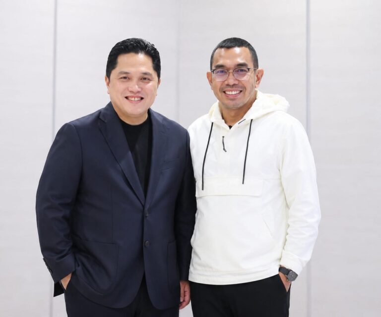 Ketua Umum PSSI, Erick Thohir bersama Plt Ketua PSSI Sumut, Arya Mahendra Sinulingga menghadiri seremoni drawing AFF U-19 Championship 2026 di Kantor Gubernur Sumatera Utara, Medan.