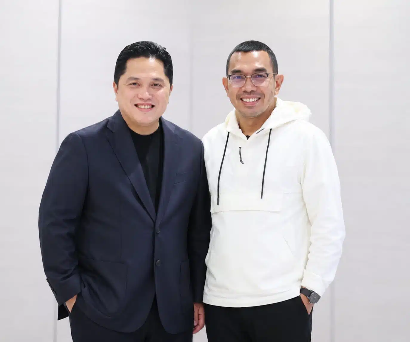 Ketua Umum PSSI, Erick Thohir bersama Plt Ketua PSSI Sumut, Arya Mahendra Sinulingga menghadiri seremoni drawing AFF U-19 Championship 2026 di Kantor Gubernur Sumatera Utara, Medan.