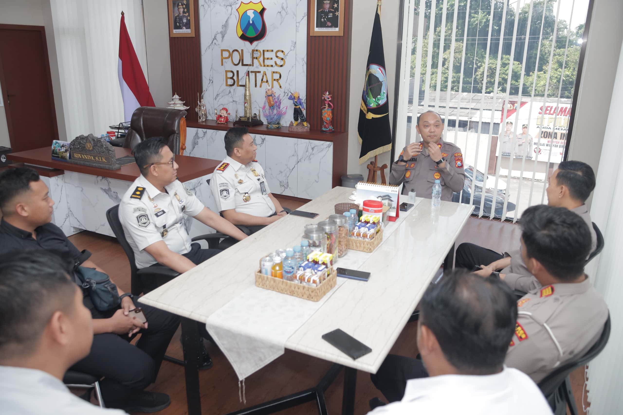 Patriapos Suasana hangat dan penuh keakraban saat Polres Blitar menerima kunjungan silaturahmi Kantor Imigrasi Kediri.