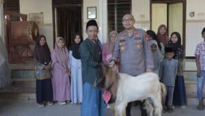 Polres Blitar Silaturahmi ke Panti Asuhan Nurul Ilmi Desa Siraman Kesamben Polres Blitar bersilaturahmi dan berbagi kepedulian dengan anak-anak Panti Asuhan Nurul Ilmi Kesamben menjelang Idul Adha 2026.