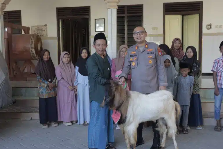 Polres Blitar bersilaturahmi dan berbagi kepedulian dengan anak-anak Panti Asuhan Nurul Ilmi Kesamben menjelang Idul Adha 2026.