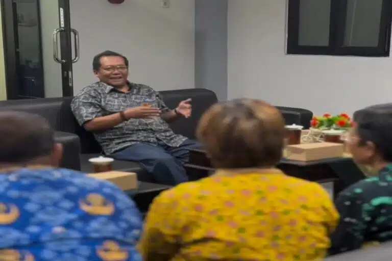 Ketua DPRD Kabupaten Blitar, Supriadi menyambut hangat kunjungan silaturahmi Panitia Sanitapa Tri Suci Waisak 2026 bersama umat Buddha di Kantor DPRD Kabupaten Blitar.