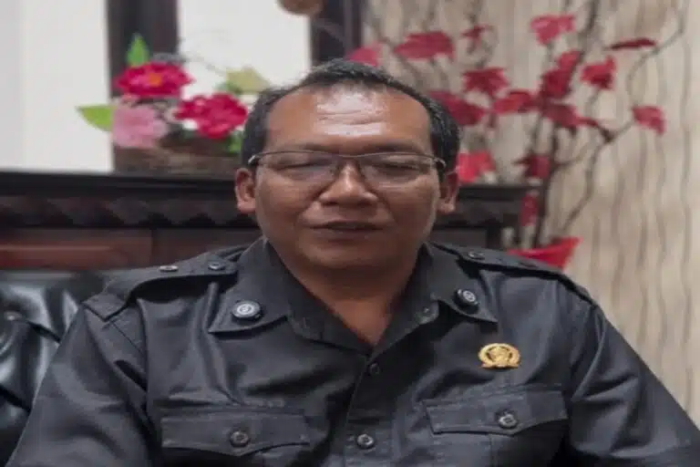 Ketua DPRD Kabupaten Blitar Supriadi saat mendukung gerakan antikorupsi melalui program Pariwara KPK.