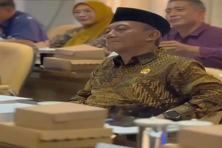 Suasana hearing Komisi II DPRD Kabupaten Blitar bersama Forum KDMP berlangsung dinamis saat membahas tata kelola Koperasi Desa/Kelurahan Merah Putih di Ruang Rapat Kerja DPRD, Kamis (7/5/2026).