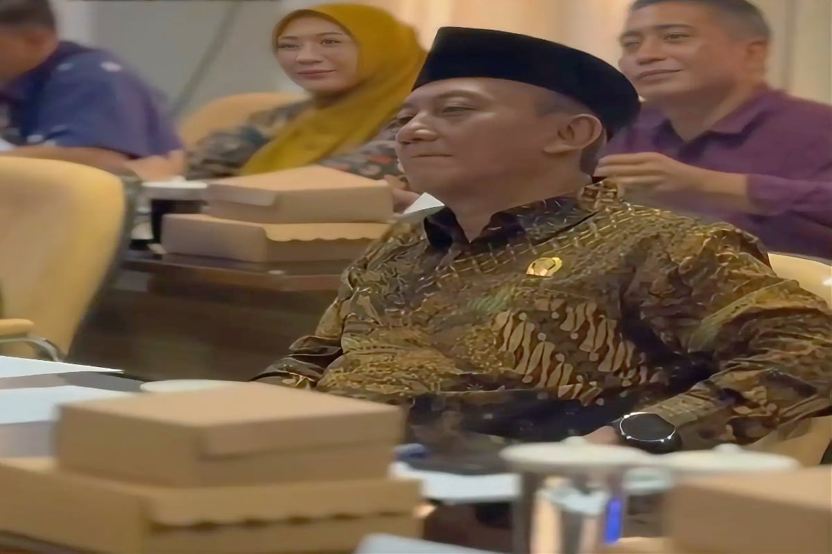 Suasana hearing Komisi II DPRD Kabupaten Blitar bersama Forum KDMP berlangsung dinamis saat membahas tata kelola Koperasi Desa/Kelurahan Merah Putih di Ruang Rapat Kerja DPRD, Kamis (7/5/2026).