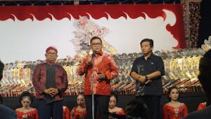 Dari Wayang hingga Macapat, PDIP Kabupaten Blitar Jadikan Bulan Bung Karno Milik Rakyat Suasana pertunjukan budaya dalam rangka Bulan Bung Karno di Alun-Alun Kanigoro, Kabupaten Blitar, Senin (15/6/2026) malam.