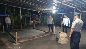 Gerak Cepat Polsek Garum Tindak Dugaan Sabung Ayam, Lokasi Langsung Dibubarkan Gerak cepat Polsek Garum! Dugaan arena sabung ayam di Dusun Kemloko, Sidodadi, Blitar, langsung dibubarkan usai laporan warga, Minggu (7/6/2026).