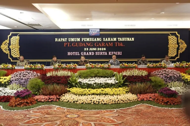 Jajaran Direksi, Dewan Komisaris, dan pemegang saham PT Gudang Garam Tbk saat mengikuti RUPST Tahun Buku 2025 di Kediri.