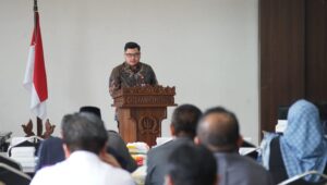 Suasana sidang paripurna DPRD Kabupaten Kediri saat pembahasan terkait kajian kebijakan 5 hari sekolah.