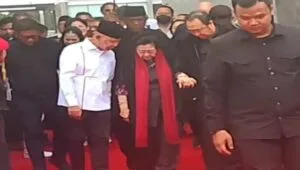 Ketua Umum PDI Perjuangan, Megawati Soekarnoputri, saat melakukan kunjungan dan ziarah ke Makam Bung Karno, Minggu (14/6/2026).