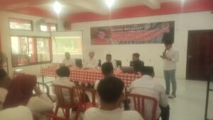 Suasana kegiatan Aspirasi Masyarakat (ASMAS) Anggota DPR RI Romy Soekarno bersama kader dan masyarakat di Kantor DPC PDI Perjuangan Kota Blitar, Sabtu (20/6/2026).