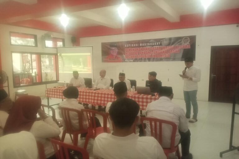 Patriapos Suasana kegiatan Aspirasi Masyarakat (ASMAS) Anggota DPR RI Romy Soekarno bersama kader dan masyarakat di Kantor DPC PDI Perjuangan Kota Blitar, Sabtu (20/6/2026).