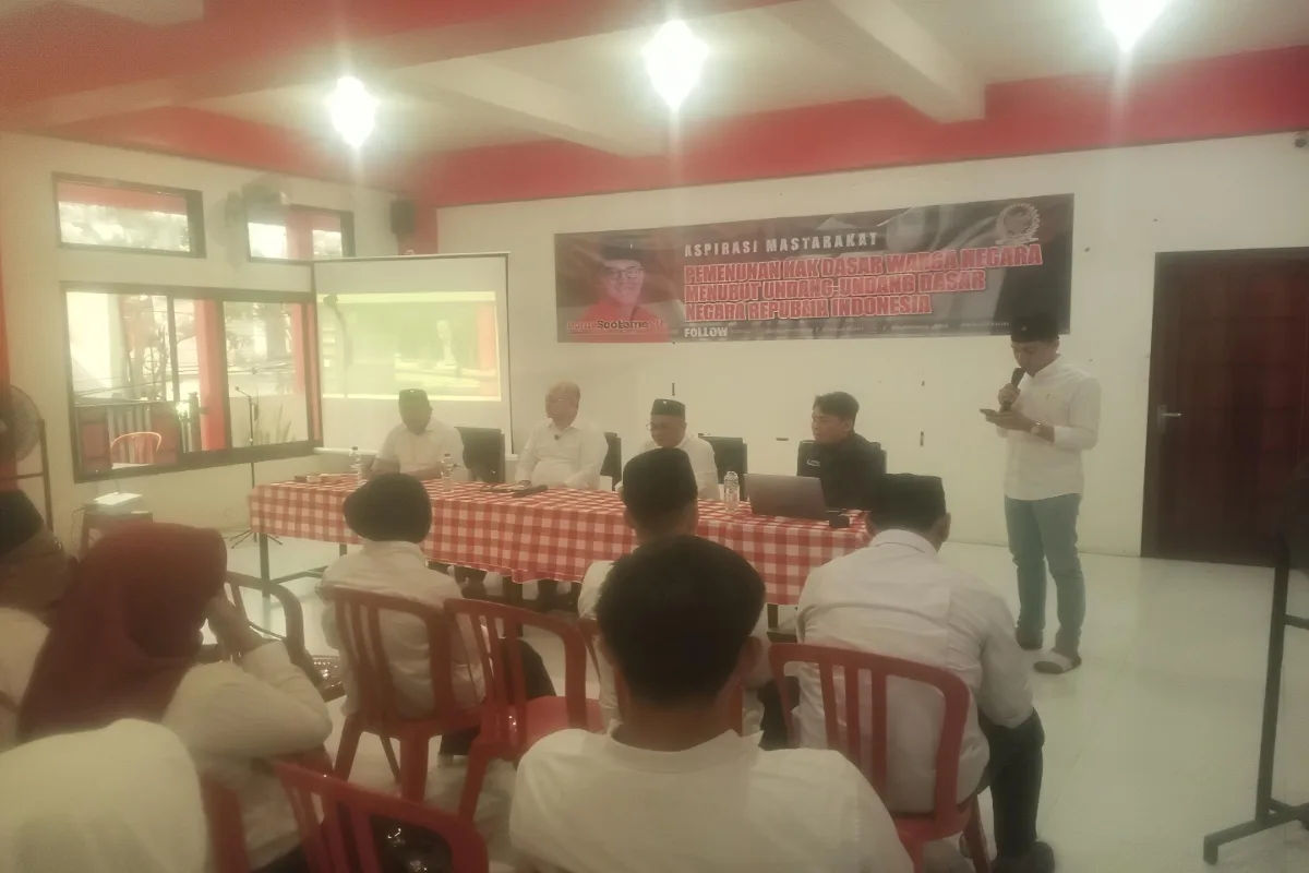 Suasana kegiatan Aspirasi Masyarakat (ASMAS) Anggota DPR RI Romy Soekarno bersama kader dan masyarakat di Kantor DPC PDI Perjuangan Kota Blitar, Sabtu (20/6/2026).