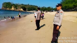 Patroli Wisata Pantai Tambak, Polsek Wonotirto Berikan Rasa Aman bagi Wisatawan Patroli Wisata Pantai Tambak, Polsek Wonotirto Berikan Rasa Aman bagi Wisatawan - Patriapos
