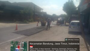 Perbaikan Jalan Berlubang di Jalan Raya Durenan–Bandung Mulai Dilaksanakan, Pengguna Jalan Diimbau Berhati-hati Perbaikan Jalan Berlubang di Jalan Raya Durenan–Bandung Mulai Dilaksanakan, Pengguna Jalan Diimbau Berhati-hati - Patriapos