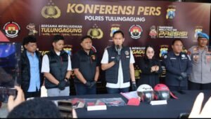 Dua Jambret Spesialis Pedagang Diringkus, Polisi Ungkap Aksi di 20 Lokasi di Tulungagung Dua Jambret Spesialis Pedagang Diringkus, Polisi Ungkap Aksi di 20 Lokasi di Tulungagung - Patriapos