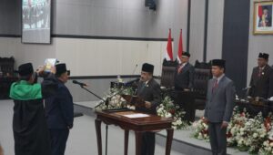 Ketua DPRD Kabupaten Blitar Supriadi Ingatkan Etika Anggota Dewan Saat Pelantikan Hendik Budi Yuantoro Lewat PAW - Patriapos