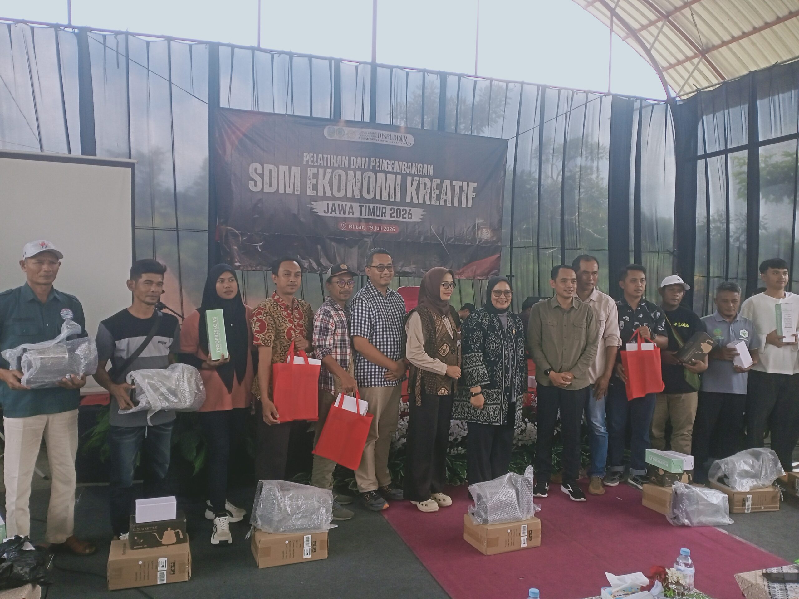 Erma Susanti Ajak Generasi Muda Blitar Berani Bangun Usaha Kopi Mandiri Lewat Pelatihan Barista Erma Susanti Ajak Generasi Muda Blitar Berani Bangun Usaha Kopi Mandiri Lewat Pelatihan Barista - Patriapos