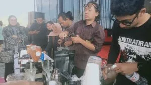 Erma Susanti Ajak Generasi Muda Blitar Berani Bangun Usaha Kopi Mandiri Lewat Pelatihan Barista Erma Susanti Ajak Generasi Muda Blitar Berani Bangun Usaha Kopi Mandiri Lewat Pelatihan Barista - Patriapos