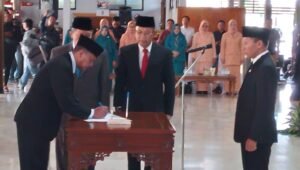 Tri Hariadi Resmi Dilantik sebagai Pj Sekda Tulungagung Tri Hariadi Resmi Dilantik sebagai Pj Sekda Tulungagung - Patriapos