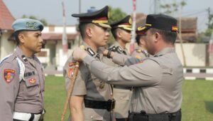 Polres Blitar menggelar upacara Sertijab Wakapolres dan Kasat Reskrim, Senin (31/8/2026).