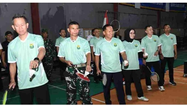Suasana pembukaan Kejurkab Bulutangkis Tulungagung 2026 di GOR Saribumi, Desa Boro, Kecamatan Kedungwaru, Rabu (16/9/2026).