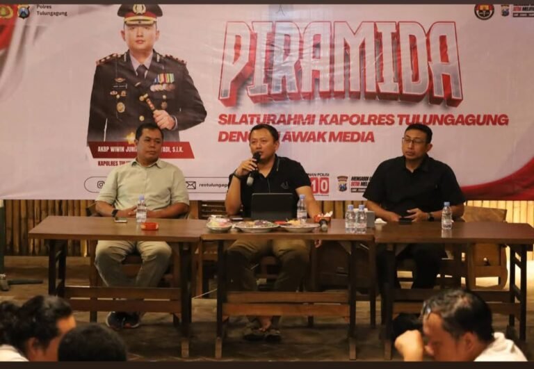 Suasana kegiatan Piramida (Ngopi Bersama Media) Polres Tulungagung bersama awak media dan influencer dalam rangka memperkuat sinergi menjaga situasi Kamtibmas yang kondusif di Kabupaten Tulungagung.