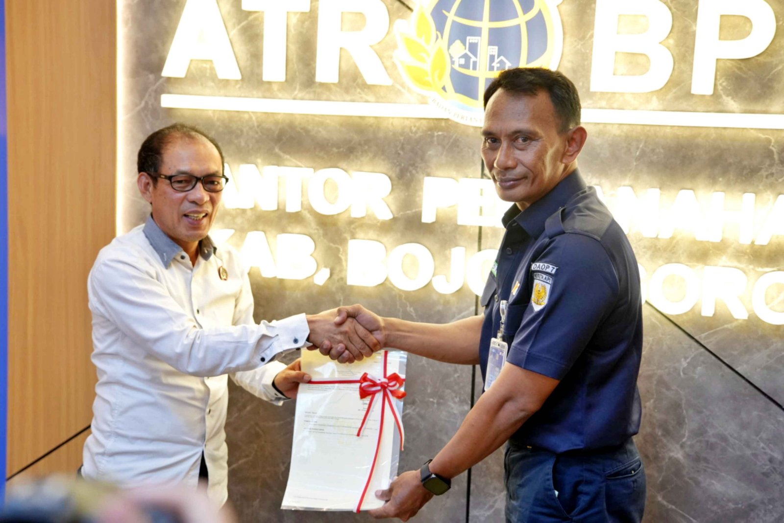 Penyerahan dokumen dalam rangka memperkuat sinergi dan koordinasi antara pihak terkait.