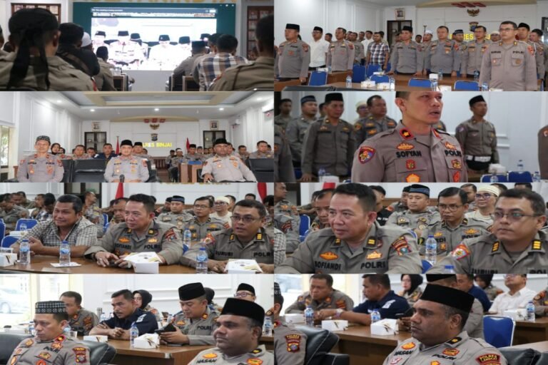 Kapolres Binjai AKBP R. Bimo Moernanda bersama jajaran mengikuti kegiatan Pembinaan Rohani bersama Kapolri dan Gus Baha secara daring melalui Zoom Meeting di Aula Anindya Polres Binjai, Sabtu (26/9/2026).