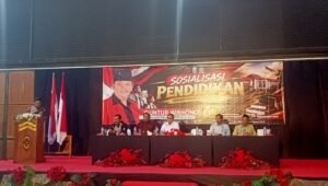 Kegiatan Sosialisasi Pendidikan yang digelar Anggota Fraksi PDI Perjuangan DPRD Provinsi Jawa Timur, Guntur Wahono, bersama jajaran PGRI Kabupaten Blitar dan para narasumber di Pendapa Ageng Hand Asta Sih, Kecamatan Srengat, Kabupaten Blitar, Senin (28/9/2026).