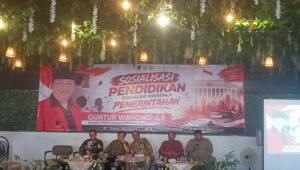 Sosialisasi Pendidikan terhadap Dinamika Pemerintahan yang digelar Guntur Wahono bersama para peserta di Kecamatan Talun, Kabupaten Blitar, Selasa (29/9/2026).
