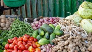 Aneka ragam komoditas sayuran di pasar. Foto: Unsplash