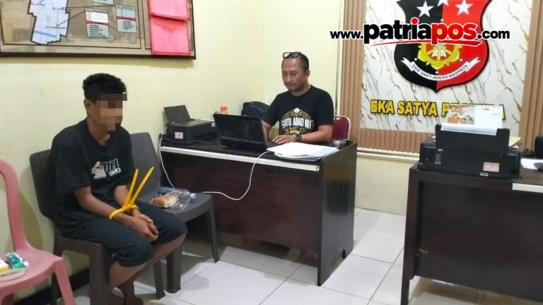 Polisi mengamankan seorang pria yang diduga terlibat kasus pencurian sepeda motor dalam pengungkapan kasus oleh Unit Reskrim Polsek Kepanjen Kidul, Polres Blitar Kota.
